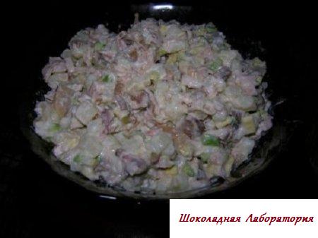 Новогодний рецепт салата с курицей и грибами