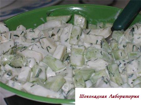 Рецепт салата с кальмарами и ананасами